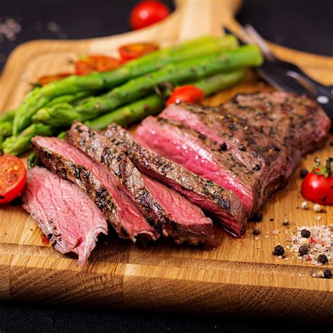 Irish Sirloin Steak With Finest Flavour For Juicy Steak Dinners 350 G