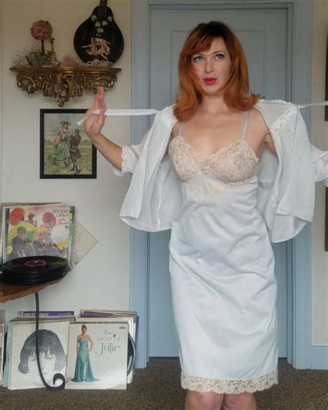 Sold M L Hot To Trot Vintage S Bed Jacket And Nightgown Set