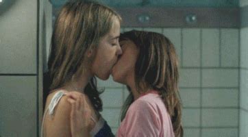 Pin On Lesbian Kissing Gifs