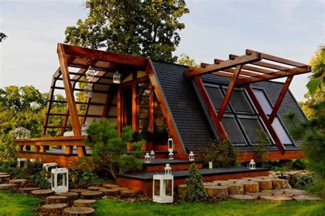 Making your home more sustainable can be as simple as installing some solar panels on your roof or starting a veggie patch, but it can also be so much more. Modern Eco Homes and Passive House Designs for Energy ...