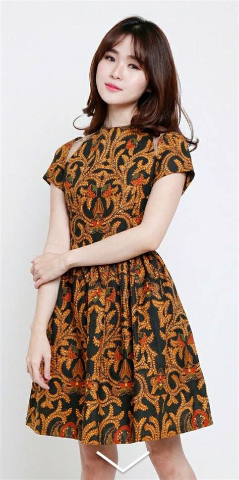 Model baju batik modern kombinasi. Batik indonesia | Model pakaian wanita, Busana batik, Wanita