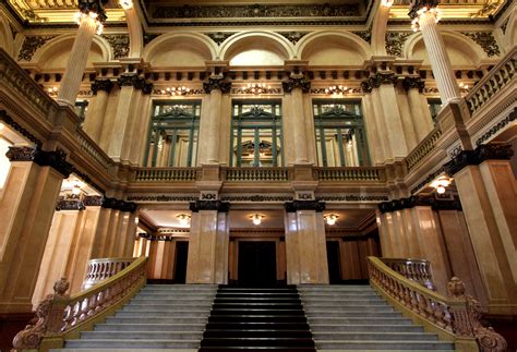 In the second example below, an em dash is more common than a colon, though the use of a colon is nevertheless correct. Visitas guiadas al Teatro Colón | Noticias | Buenos Aires ...