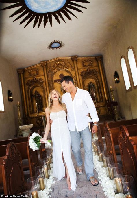 Leann Rimes The Barefoot Bride Walks Down The Aisle With Eddie Cibrian