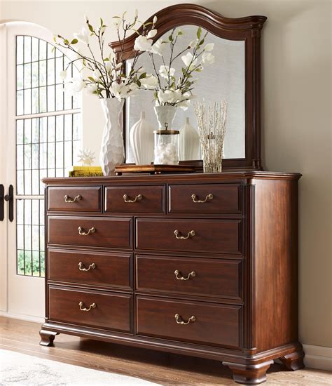 Kincaid Furniture Hadleigh Traditional Dresser And Mirror Set With Nine