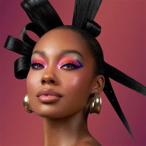 20 Unique Ways To Rock The Colorful Eyeliner Trend This Summer