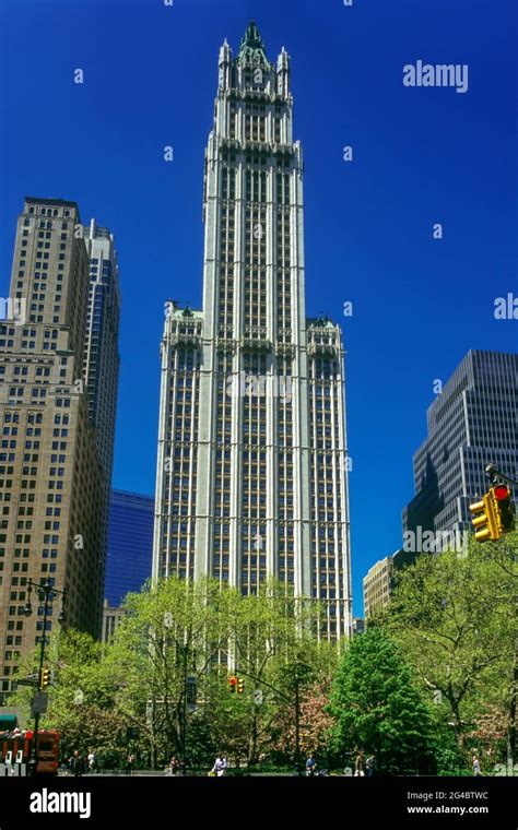 2007 Historical Woolworth Building ©cass Gilbert 1913 Broadway