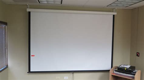 Large Retractable Projection Screen 90 X 705 Oahu Auctions