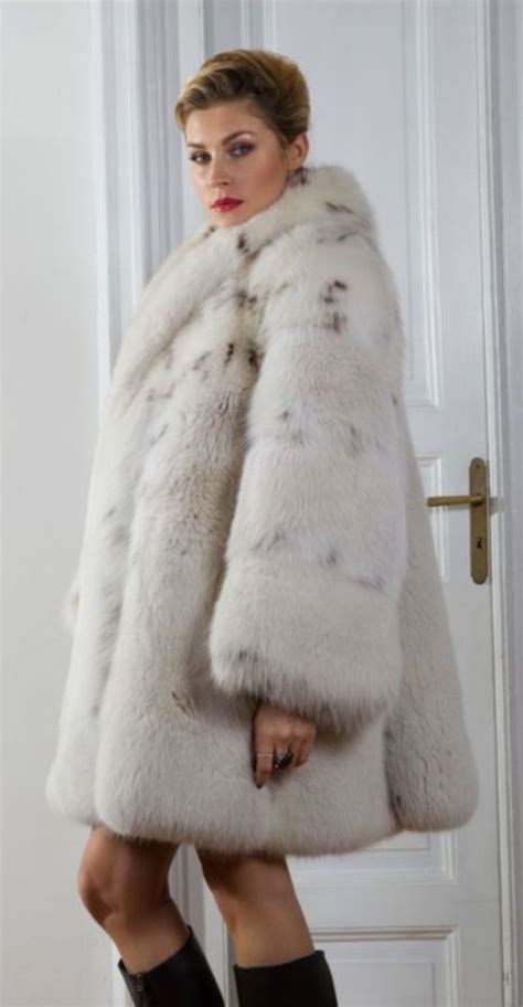 Pin By Gary Byfield On White Fox Fur Street Style Fur Coat Fur Fashion