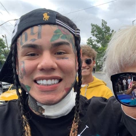 tekashi 6ix9ine dangerously hands out 100 bills in streets of new york come and get me