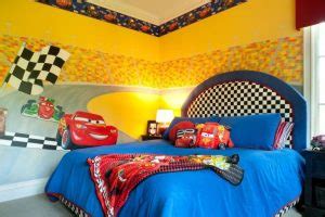 Kamar tidur mungkin adalah salah satu tempat ternyaman di rumah, tempat dimana kalian dapat berdiam diri, melakukan aktifitas, dan mencari inspirasi untuk hari esok, tapi pengen gak kalian punya dekorasi tempat tidur yang unik ga bikin bosen dengan ruangan yang terbatas alias sempit? 10 Mural Disney, Inspirasi Bagi Orangtua Untuk Dekorasi ...