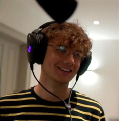 The decree of independance (dream team smp war)wilbur soot, tommyinnit, tubbo, and fundy have just negotiated partial freedom with an almost unstoppable enem. wilbur soot | My dream team, Dream team, Team wallpaper