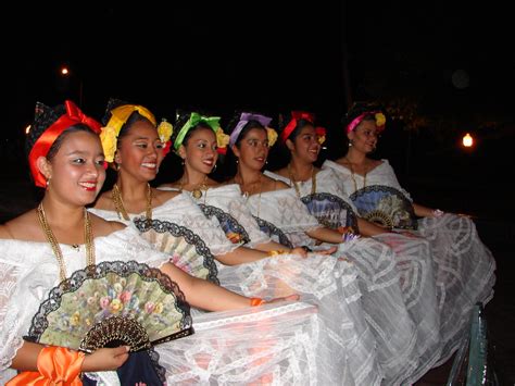 Grupo Folklorico Jarocho Mujeres Jarochas Fandango Del I Flickr