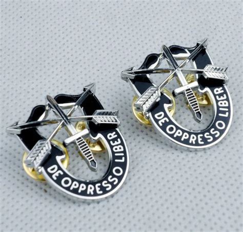 pair us army special forces beret cap badge de oppresso liber badge pin 9 99 picclick