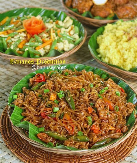 Mie goreng spesial ala rumah makan chinese food, yang nikmat dan halal ini akan membuatmu ketagihan! resep bihun goreng © 2020 brilio.net Instagram ...