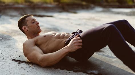 The 4 Move Workout For Shredded 8 Pack Abs Muscle And Fitness