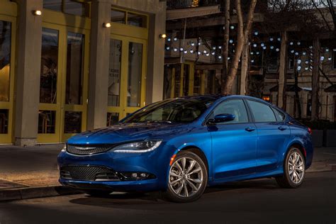 2015 Chrysler 200 Sedan Trims And Specs Carbuzz