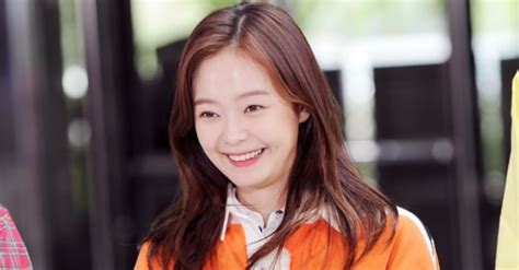 She made her debut in 2004 mbc sitcom called miracle. Jeon So-Min is taking a month-long break from filming "Running Man" to deal with health issues ...