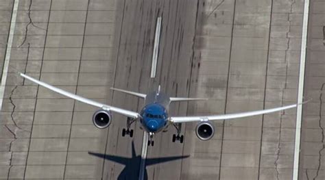 Video Boeing Dreamliners Near Vertical Takeoff Is A Must Watch