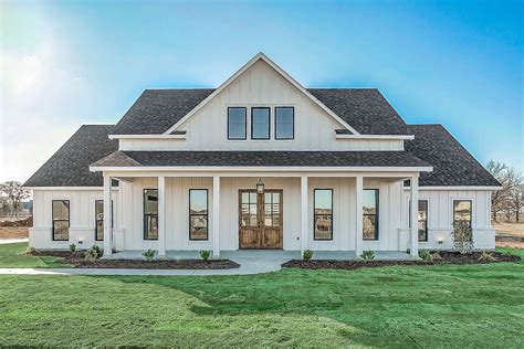 Modern Farmhouse Plan 2390 Square Feet 4 Bedrooms 3 Bathrooms 041