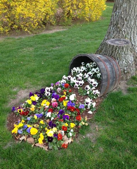 52 Amazing Spilled Flower Pot Ideas That Art Of Gardening In 2020