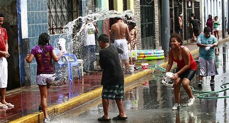 Piden Cuidar Agua En Carnavales Lima Peru21