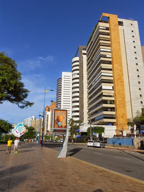 Aynı zamanda en canlı kentlerden biri olan fortaleza ayrıca gece. Fortaleza: caminhando pela Avenida Beira Mar - Top 5 Tour