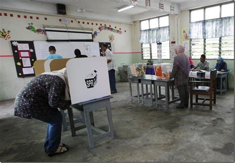 — the polling station opens its doors for the first voters. UPDATED Malaysia General Election Date: 5 May Or 9 May ...