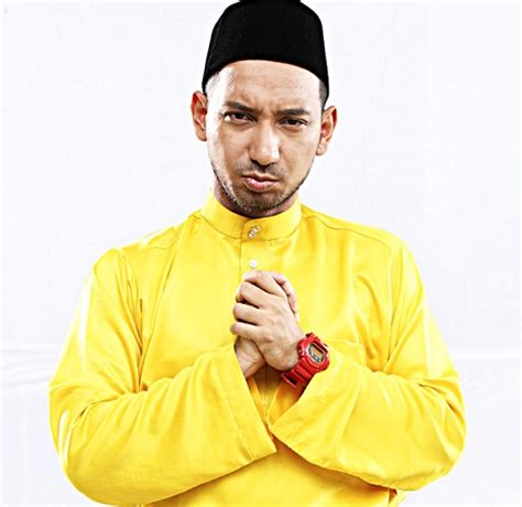 Inilah 2 foto wajah sebenar girlfriend baru Zizan Razak yang sangat