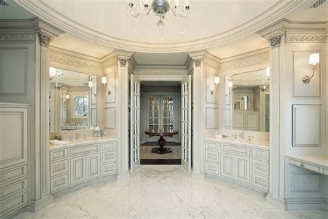 10 Luxury White Master Bathrooms You Will Love To Have