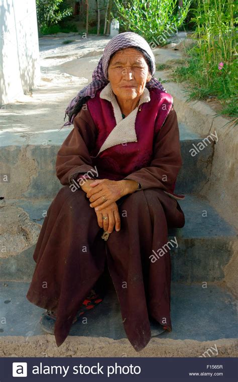 Old Woman Ladakh Jammu Kashmir Hi Res Stock Photography And Images Alamy
