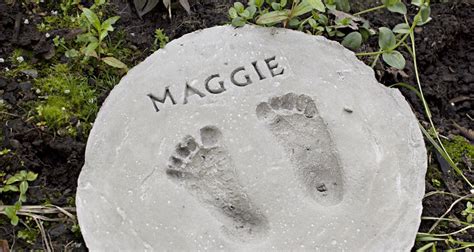 How To Make Footprint Diy Stepping Stones Simple Kids Idea