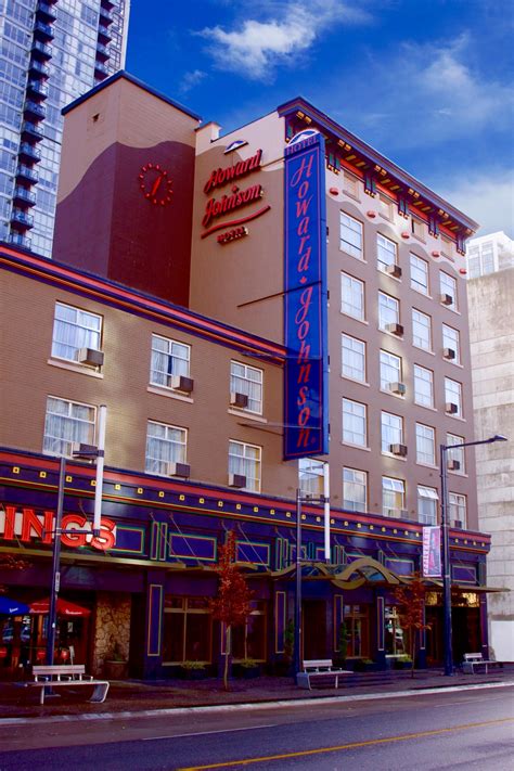 The victory annexe is an extended wing that opened in 2013, built on the site of the hotel's original victory annexe that was first unveiled by arshak sarkies in 1923. Howard Johnson Hotel Vancouver - Vancouver | Canadian Affair