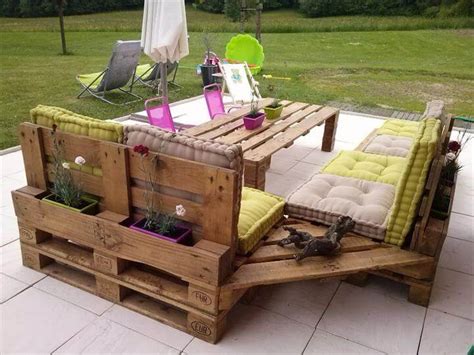 22 Cheap And Easy Pallet Outdoor Furniture