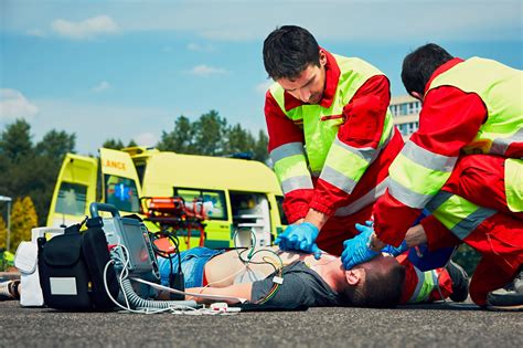 why and how to become a paramedic 🎖️ strat training