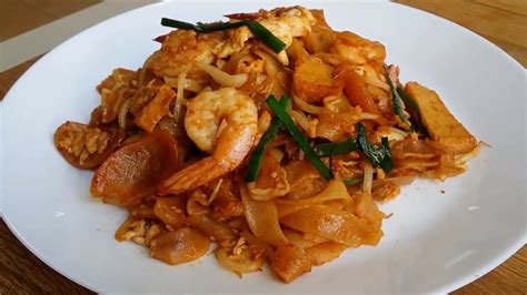 Treat your father and your family with a snap father's day special. Fried Kuey Teow (Char Kuey Teow) - E068 - YouTube
