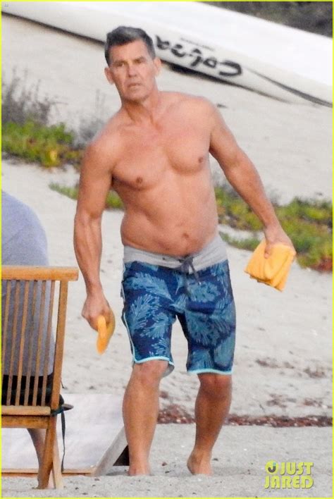 Josh Brolin Puts His Buff Body While Shirtless At The Beach Photo 4172722 Josh Brolin
