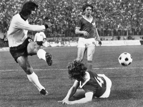 At the end of 2012, messi turned down a very lucrative offer to play for an unnamed russian side. Football. Allemagne : selon son épouse, Gerd Müller "part ...