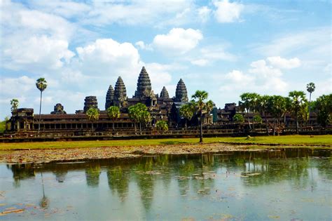 Let us be your guide to angkor wat and it's complex of vast temple ruins, as you journey back through time, to ancient cambodia. Angkor Wat Tagestour | Angkor Wat Tours