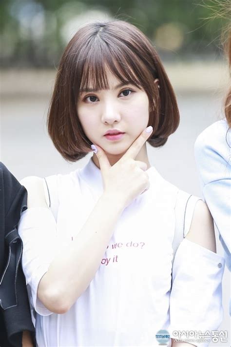 Gfriend's eunha is getting attention for her latest style on july 14 kst, an online community forum discussed eunha's latest hair and make up upon still with the same hairstyle in this era, eunha is rocking the wavy, short bobbed hair. #gfriend #eunha