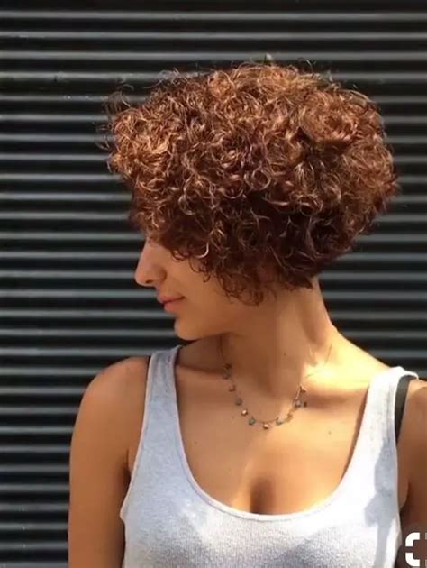 34 Cute Short Hairstyles For Women With Curly Hair Must Try In 2022