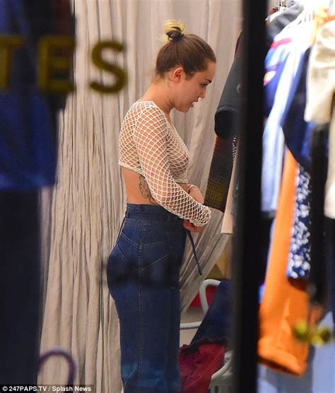 Miley Cyrus Flashes Nude Breasts On Soho Shopping Spree With Mum Tish