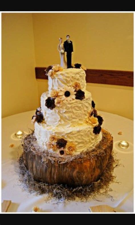 Need large rustic tree slice wood centerpieces for a wedding, here i make unfinished natural wood circles or wood slices with tree bark log discs for diy crafts for christmas, rustic wedding ornaments, or log disc centerpieces. Cake base | Cake, Wood cake, Wood slab