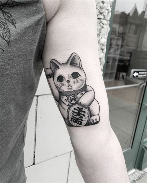 Image Result For Lucky Cat Tattoo Black And White Alchemy Tattoo