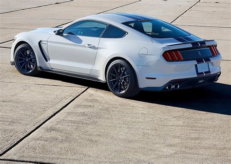 Ford Mustang Shelby Gt350 Specs And Photos 2015 2016 2017 2018 2019