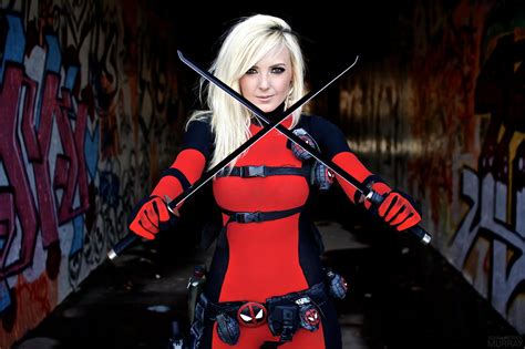 Jessica Nigri Little Red Riding Hood