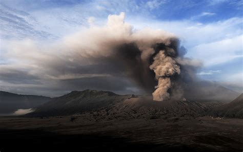 Est100 一些攝影some Photos Mount Bromo Erupts 布羅莫火山爆發