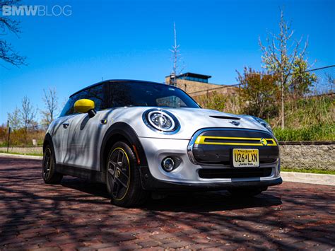 Our Video Review Of The 2020 Mini Cooper Se Electric Hatchback