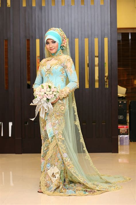 Both men and women should cover their arms and legs and women should wear a headscarf. New Arabic bridal Dresses collection and hijabs for Muslim ...