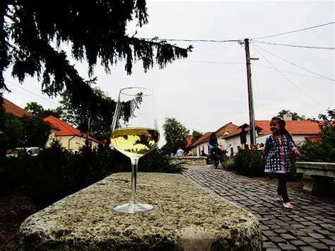 Születésnapját, akkor jelentette be, hogy első gyermekével várandós. Bor, mámor, Tállya - erősen indított a Kerekdomb Fesztivál ...