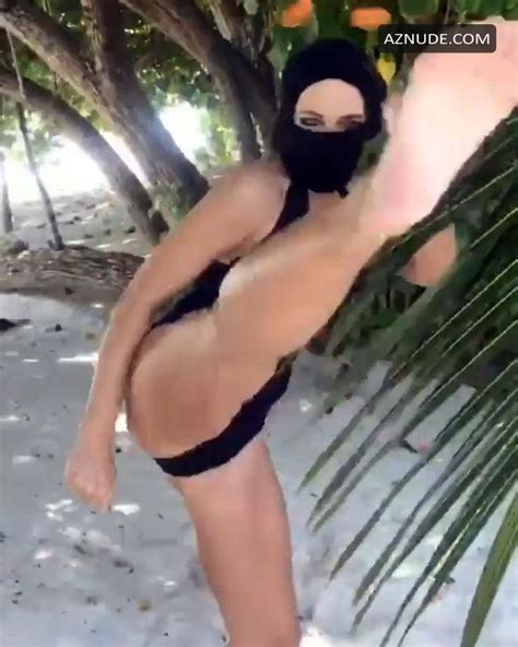 Elizabeth Hurley Hot Wearing A Black Swimsuit On The Beach In Maldives